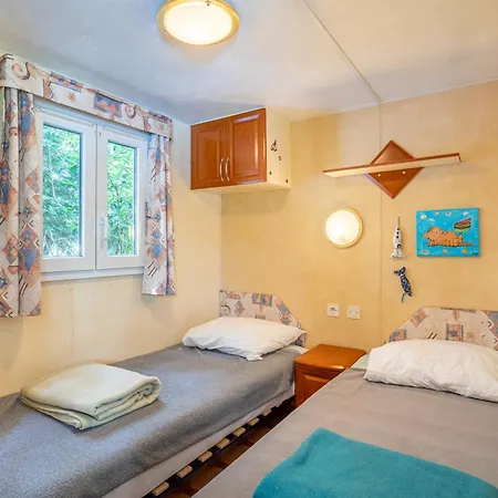 Les Mimosas - Location Familiale Holiday home *